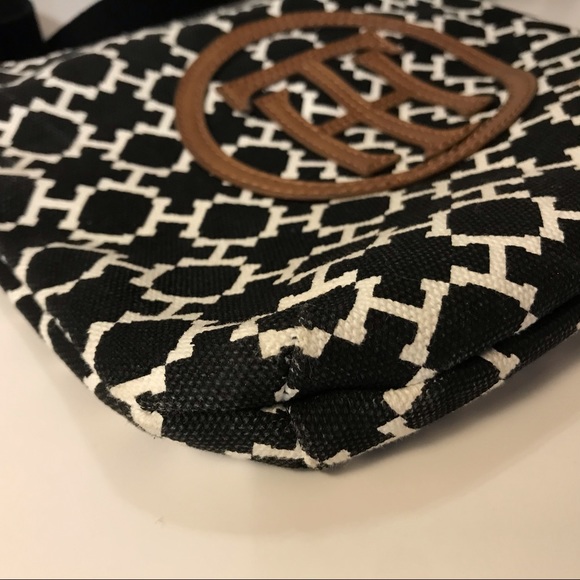 ✨HP✨Tommy Hilfiger Adjustable Crossbody Purse - Picture 7 of 11